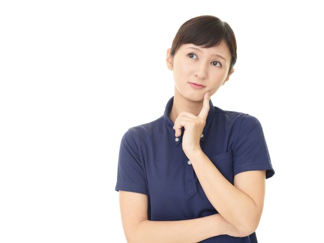 悩む女性